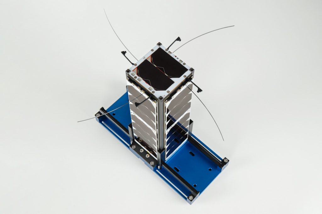 cubesat-s-band-x-band-unf-antennas-images-endurosat-10
